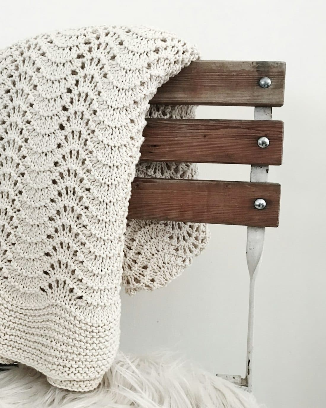 The Ribbed Knit Blanket in Blush